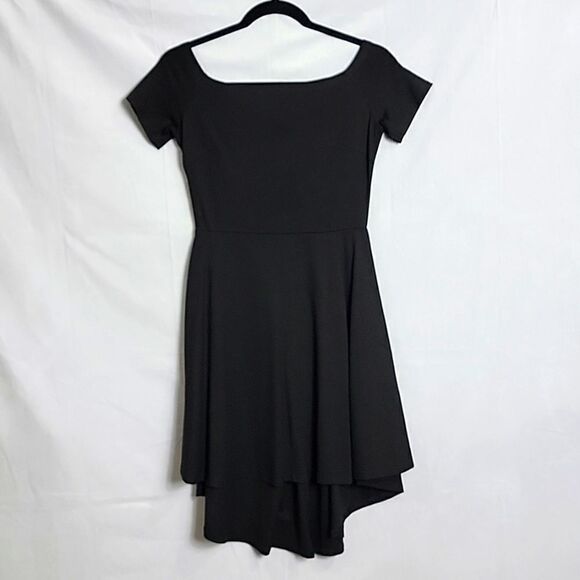Sarin Mathews Dresses & Skirts - 🖤5/$20🖤 SARIN MATHEWS.. black mini dress..